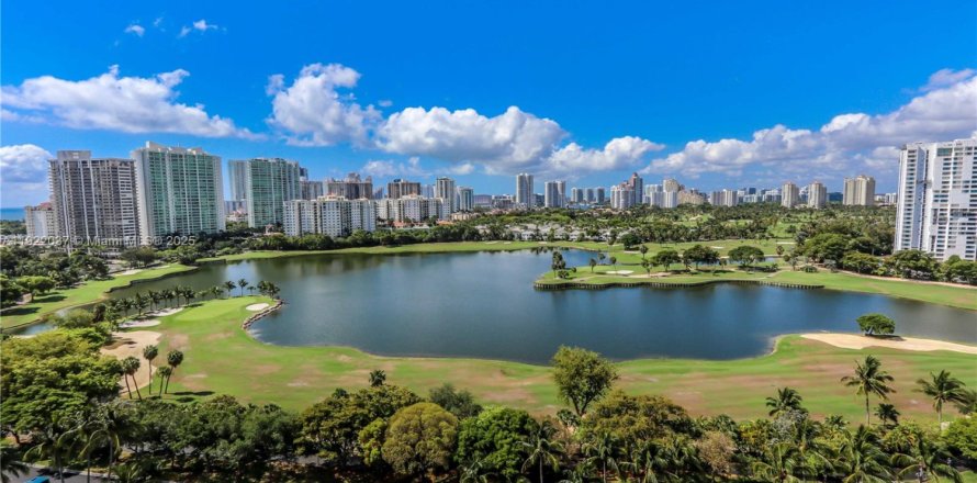 Кондоминиум с 2 спальнями в Авентура, Флорида № 1975975