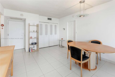 Купить кондоминиум в Авентура, Флорида 2 спальни, 92.53м2, № 1975975 - фото 5