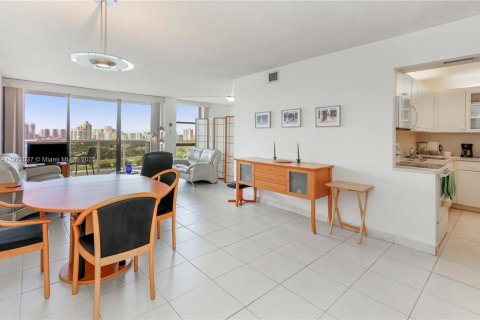 Купить кондоминиум в Авентура, Флорида 2 спальни, 92.53м2, № 1975975 - фото 9