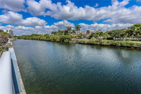 Купить кондоминиум в Авентура, Флорида 2 спальни, 92.53м2, № 1975975 - фото 27