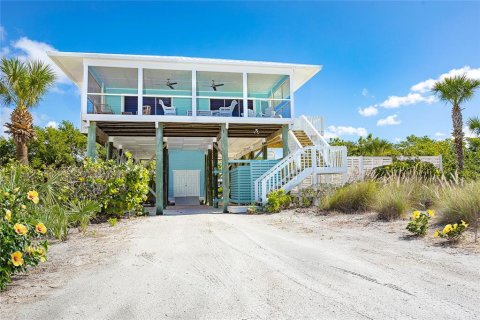 House in Placida, Florida 3 bedrooms, 107.02 sq.m. № 1828568 - photo 1