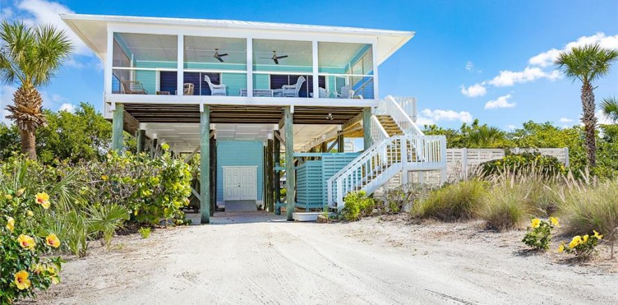 House in Placida, Florida 3 bedrooms, 107.02 sq.m. № 1828568