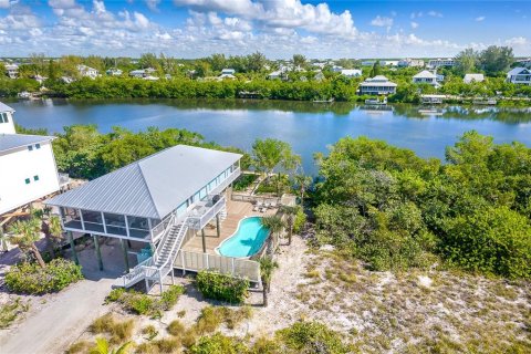 House in Placida, Florida 3 bedrooms, 107.02 sq.m. № 1828568 - photo 2