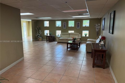 Condo in Hialeah, Florida, 2 bedrooms  № 2009594 - photo 23