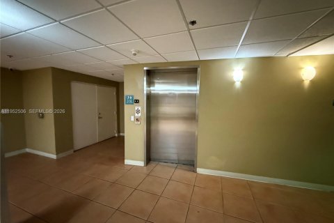 Condo in Hialeah, Florida, 2 bedrooms  № 2009594 - photo 6