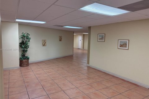 Condo in Hialeah, Florida, 2 bedrooms  № 2009594 - photo 8