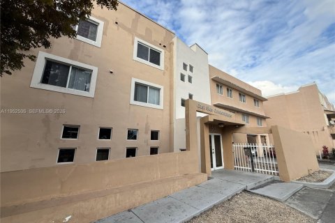 Condo in Hialeah, Florida, 2 bedrooms  № 2009594 - photo 2