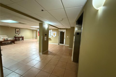 Condo in Hialeah, Florida, 2 bedrooms  № 2009594 - photo 4