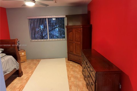 Condo in Hialeah, Florida, 2 bedrooms  № 2009594 - photo 18
