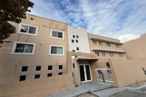 Condo in Hialeah, Florida, 2 bedrooms № 2009594