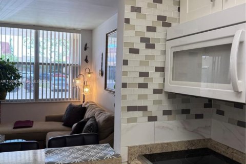 Купить кондоминиум в Санрайз, Флорида 1 спальня, 54.81м2, № 1958516 - фото 2