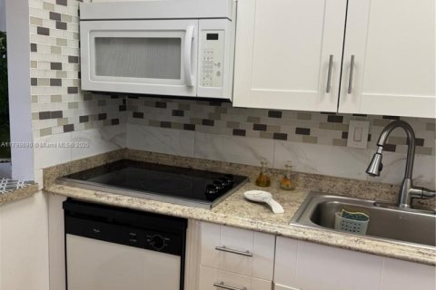 Купить кондоминиум в Санрайз, Флорида 1 спальня, 54.81м2, № 1958516 - фото 3