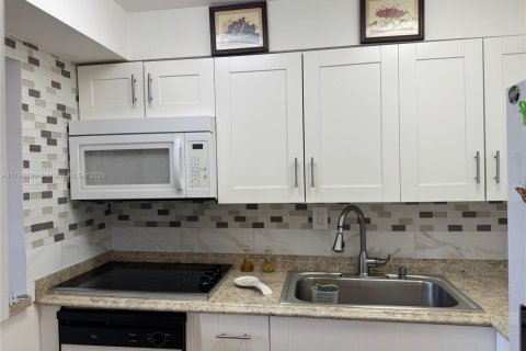 Купить кондоминиум в Санрайз, Флорида 1 спальня, 54.81м2, № 1958516 - фото 1