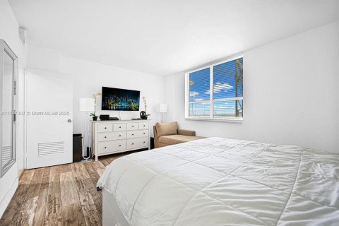 Condo in Bal Harbour, Florida, 1 bedroom  № 1730923 - photo 20