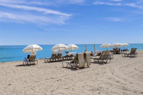 Condominio en alquiler en Surfside, Florida, 2 dormitorios, 183.95 m2 № 1937624 - foto 27