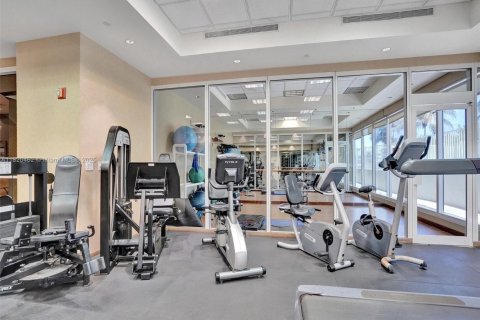 Condominio en alquiler en Surfside, Florida, 2 dormitorios, 183.95 m2 № 1937624 - foto 23