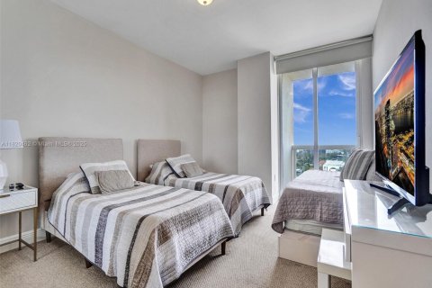 Condominio en alquiler en Surfside, Florida, 2 dormitorios, 183.95 m2 № 1937624 - foto 14