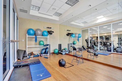 Copropriété à louer à Surfside, Floride: 2 chambres, 183.95 m2 № 1937624 - photo 24