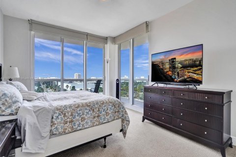 Condominio en alquiler en Surfside, Florida, 2 dormitorios, 183.95 m2 № 1937624 - foto 12
