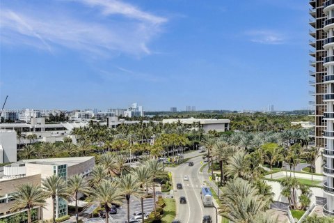 Condominio en alquiler en Surfside, Florida, 2 dormitorios, 183.95 m2 № 1937624 - foto 18