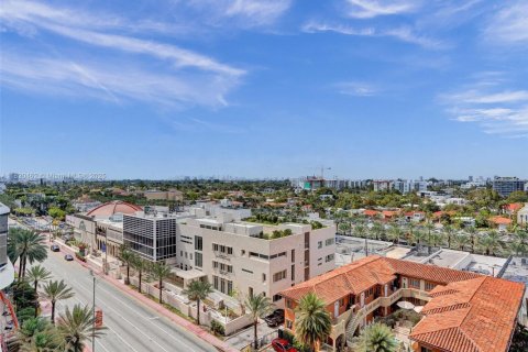 Condominio en alquiler en Surfside, Florida, 2 dormitorios, 183.95 m2 № 1937624 - foto 20