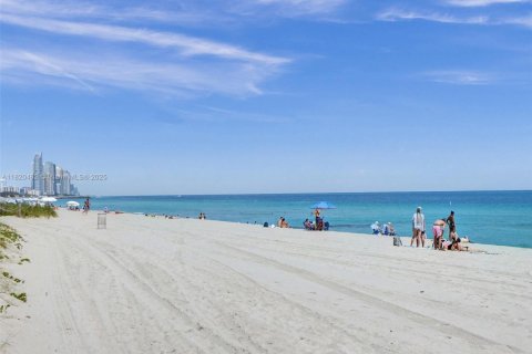 Condominio en alquiler en Surfside, Florida, 2 dormitorios, 183.95 m2 № 1937624 - foto 26