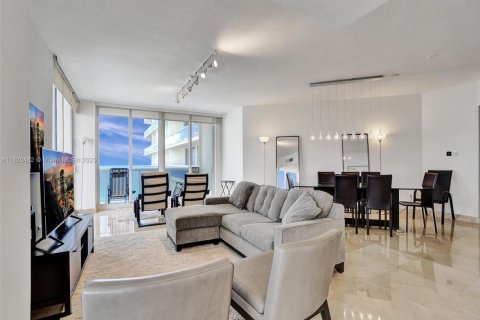 Condominio en alquiler en Surfside, Florida, 2 dormitorios, 183.95 m2 № 1937624 - foto 9