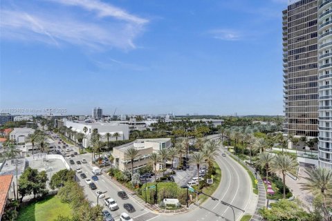 Condominio en alquiler en Surfside, Florida, 2 dormitorios, 183.95 m2 № 1937624 - foto 19
