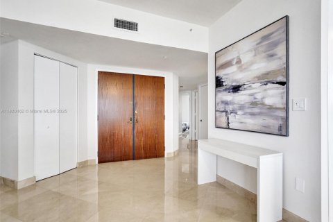 Condominio en alquiler en Surfside, Florida, 2 dormitorios, 183.95 m2 № 1937624 - foto 10
