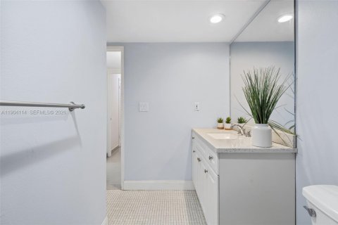 Condominio en venta en Sunny Isles Beach, Florida, 1 dormitorio, 92.9 m2 № 2081882 - foto 15