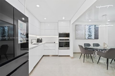 Condominio en venta en Sunny Isles Beach, Florida, 1 dormitorio, 92.9 m2 № 2081882 - foto 8