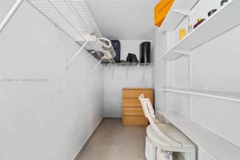 Condominio en venta en Sunny Isles Beach, Florida, 1 dormitorio, 92.9 m2 № 2081882 - foto 18