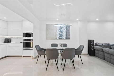 Condominio en venta en Sunny Isles Beach, Florida, 1 dormitorio, 92.9 m2 № 2081882 - foto 4
