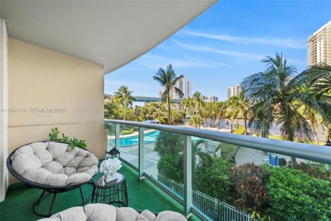 Condominio en venta en Sunny Isles Beach, Florida, 1 dormitorio, 92.9 m2 № 2081882 - foto 1