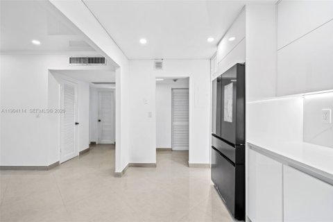 Condominio en venta en Sunny Isles Beach, Florida, 1 dormitorio, 92.9 m2 № 2081882 - foto 9