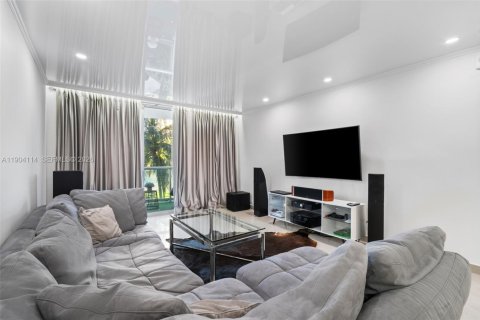 Condominio en venta en Sunny Isles Beach, Florida, 1 dormitorio, 92.9 m2 № 2081882 - foto 11