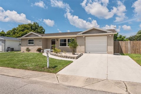 House in Port Richey, Florida 3 bedrooms, 148.27 sq.m. № 1914430 - photo 3