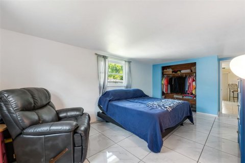 House in Port Richey, Florida 3 bedrooms, 148.27 sq.m. № 1914430 - photo 19
