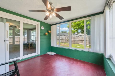 House in Port Richey, Florida 3 bedrooms, 148.27 sq.m. № 1914430 - photo 26