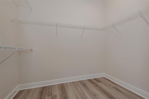 Купить виллу или дом в Купер-Сити, Флорида 3 спальни, № 1972956 - фото 19