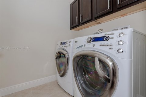 Купить виллу или дом в Купер-Сити, Флорида 3 спальни, № 1972956 - фото 28