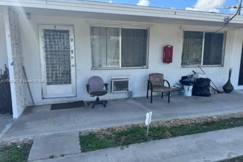 Condominio en venta en Lantana, Florida, 1 dormitorio, 67.63 m2 № 1763357 - foto 2
