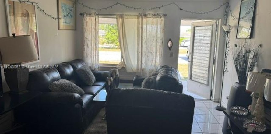 Condominio en Lantana, Florida, 1 dormitorio  № 1763357