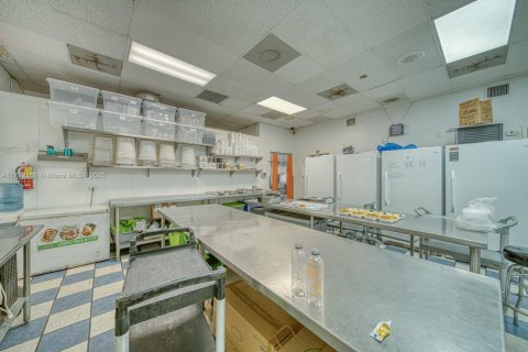 Immobilier commercial à vendre à Miami, Floride № 1957775 - photo 14