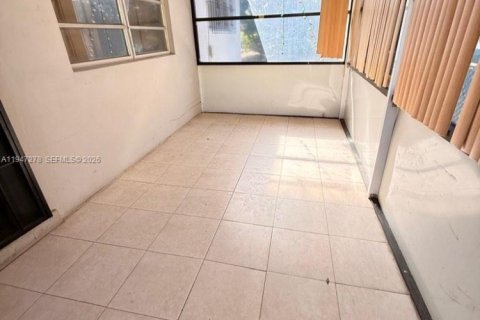 Снять в аренду квартиру в Майами, Флорида 2 спальни, 65.03м2, № 2003506 - фото 10