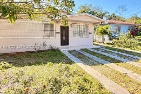 Снять в аренду квартиру в Майами, Флорида 2 спальни, 65.03м2, № 2003506 - фото 2