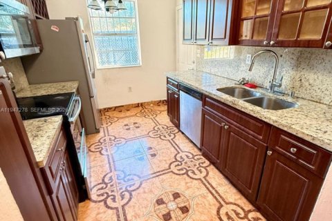 Снять в аренду квартиру в Майами, Флорида 2 спальни, 65.03м2, № 2003506 - фото 4