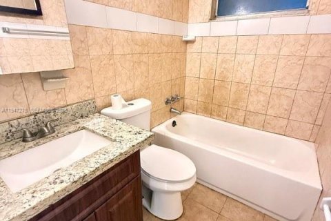 Снять в аренду квартиру в Майами, Флорида 2 спальни, 65.03м2, № 2003506 - фото 8