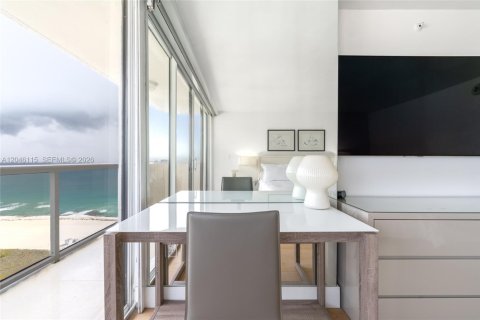 Condo in Miami Beach, Florida, 2 bedrooms  № 2240589 - photo 25