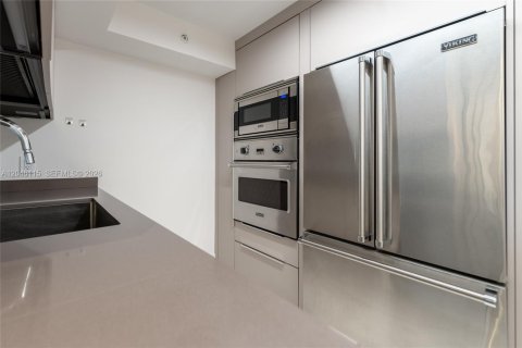 Condo in Miami Beach, Florida, 2 bedrooms  № 2240589 - photo 15